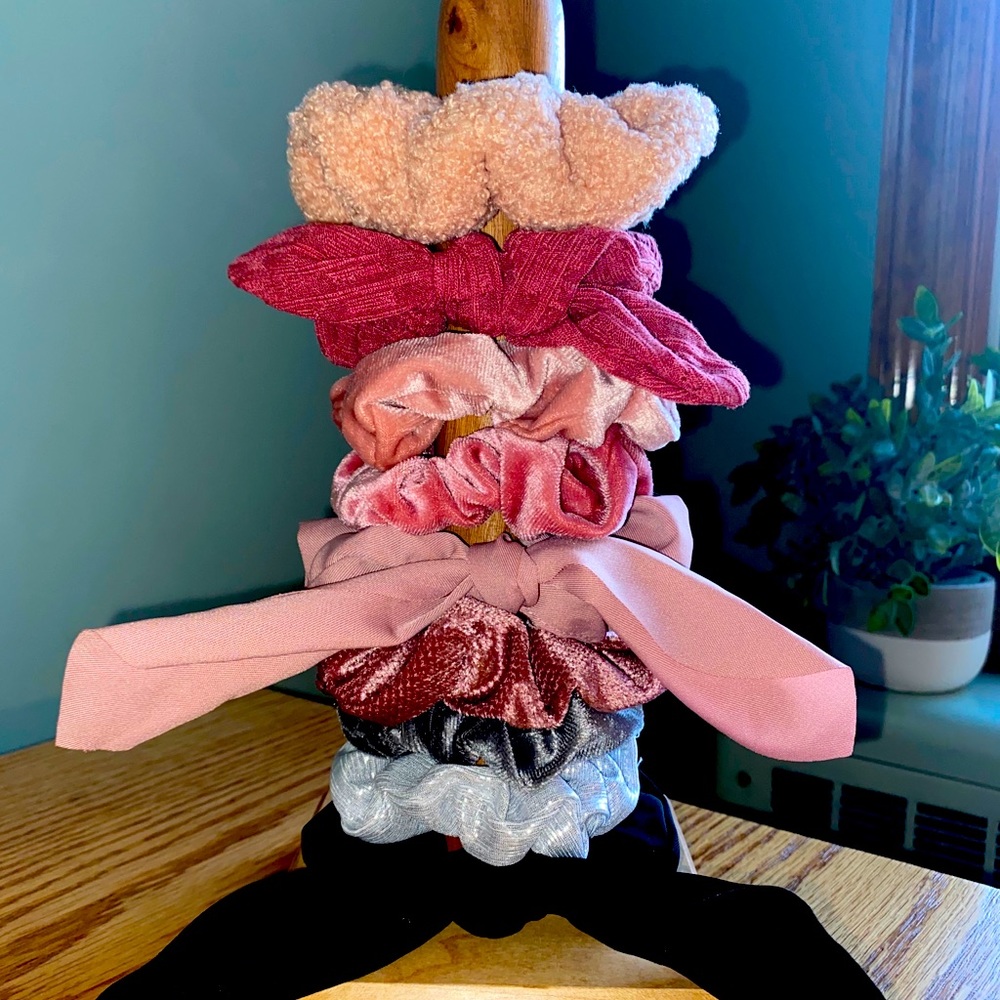 Scrunchie holder